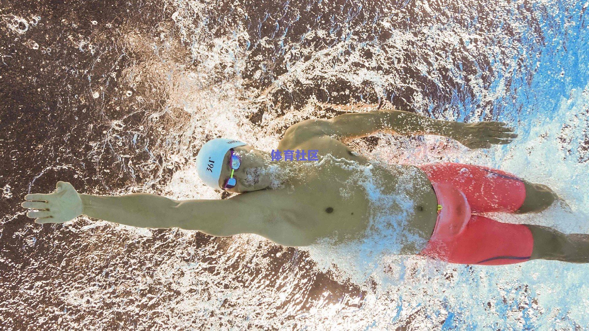 马尔代夫国家队备战40强赛遇阻，酒店宴会厅变身临时训练场，疫情阴影下的足球坚守